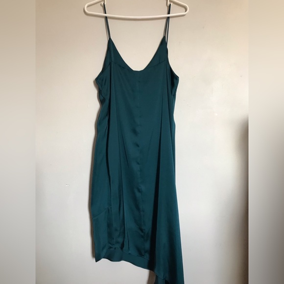 Beautiful green asymmetrical satin slip dress - Picture 1 of 8